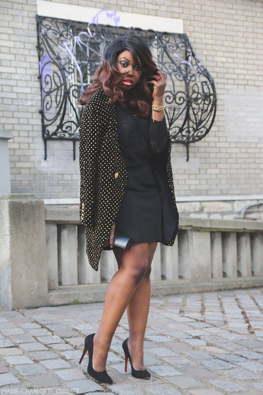 Lire la suite à propos de l’article MON BLAZER OVERSIZE BLING BLING