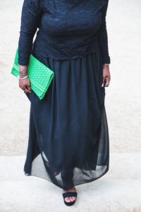 Ma robe longue noir + ma pochette émeraude signée Paula Coles