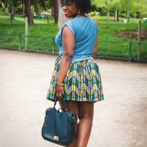 Ma jupe courte à tendances ethniques multicolores+ yellow heels