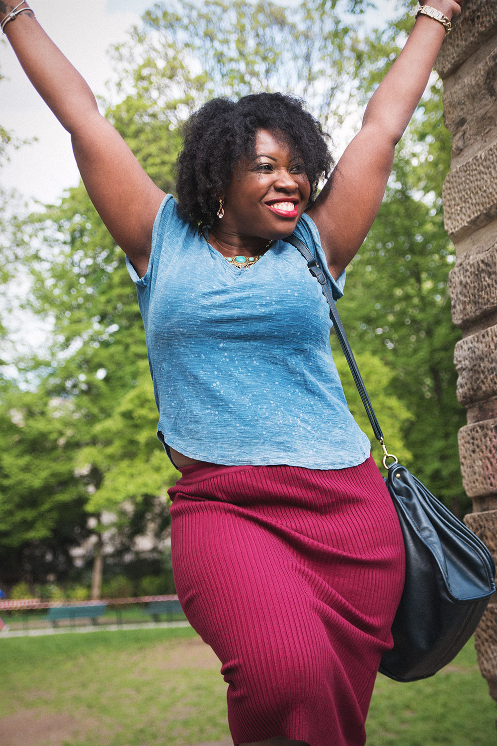 Lire la suite à propos de l’article Blue shirt + Burgundy skirt