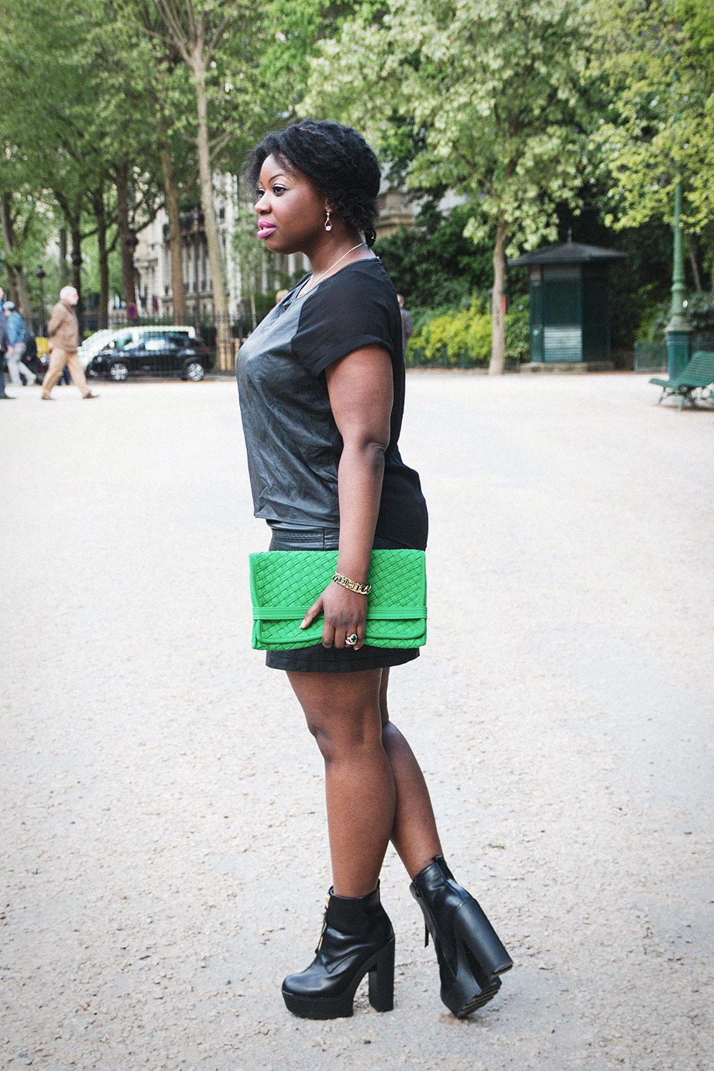 All black ootd + Black Leather Platform Boots + Green handbag