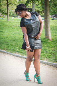 Lire la suite à propos de l’article Black on Black & Turquoise Heels From Zara