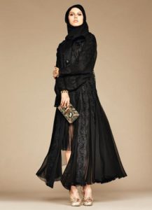 Dolce & Gabbana lance sa ligne de hijabs et abayas