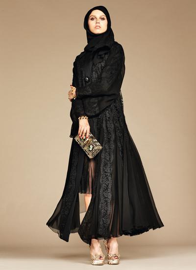 You are currently viewing Dolce & Gabbana lance sa ligne de hijabs et abayas