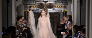 Lire la suite à propos de l’article Haute couture printemps-été 2016 : VALENTINO