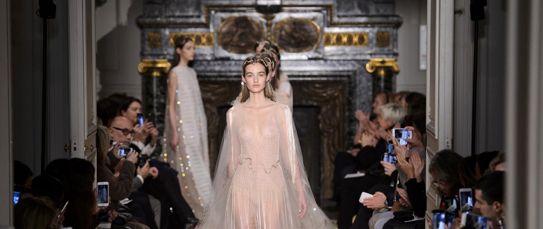 Haute couture printemps-été 2016 : VALENTINO