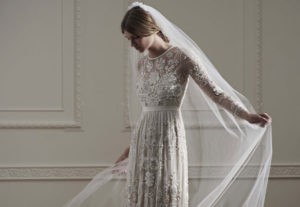 Net-a-Porter dévoile une collection capsule réalisée par la marque Needle & Thread sur son site de mode de luxe en ligne