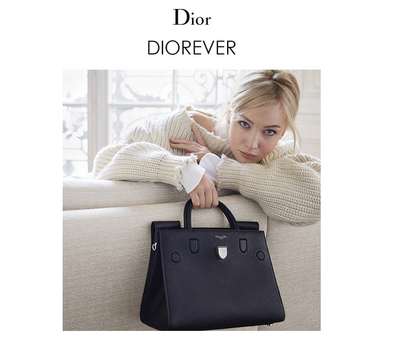 Lire la suite à propos de l’article Jennifer Lawrence présente Diorever, nouveau sac signature