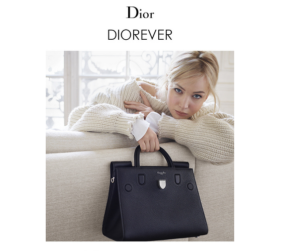 You are currently viewing Jennifer Lawrence présente Diorever, nouveau sac signature