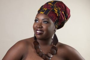 Foulard imprimé wax aux couleurs rouge, noir et jaune