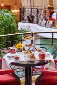 Lire la suite à propos de l’article L’afternoon tea  dans 4 un palace parisien