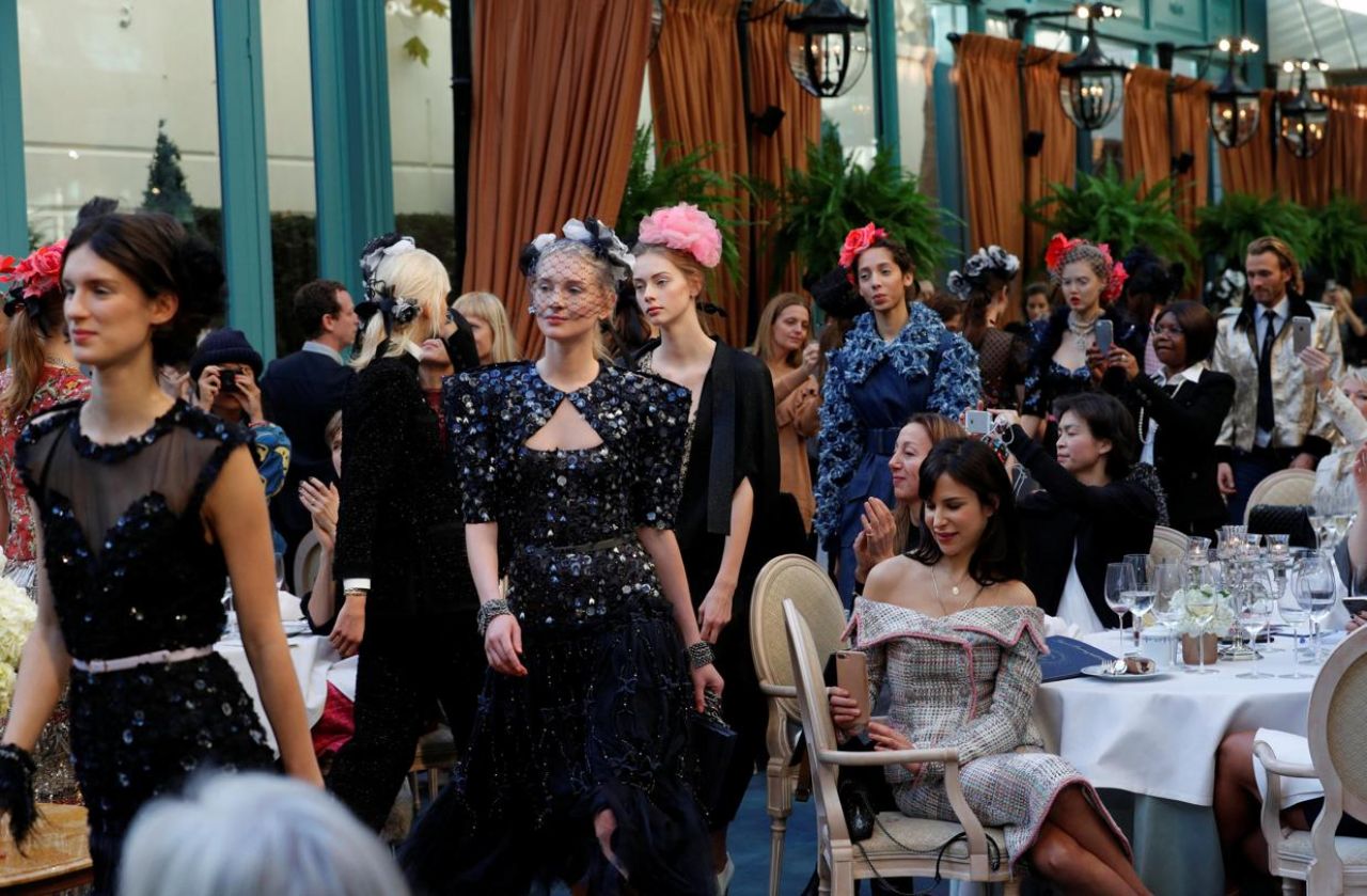 You are currently viewing DEFILE CHANEL METIERS D’ART AU RITZ