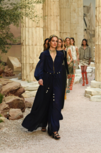 Lire la suite à propos de l’article RETOUR EN IMAGES SUR LE DEFILE CROISIERE 2018 DE CHANEL