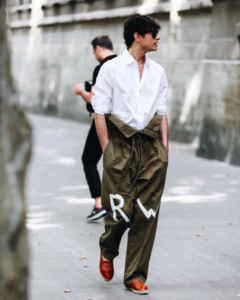 Lire la suite à propos de l’article PARIS FASHION WEEK SS 18 : ZOOM SUR LES MEILLEURS STREET FASHION