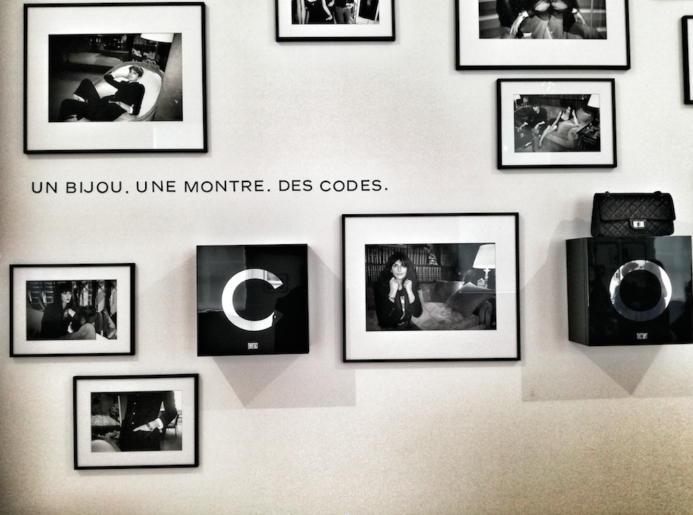 You are currently viewing CODE COCO : 9 FEMMES RENDENT HOMMAGE A GABRIELLE CHANEL