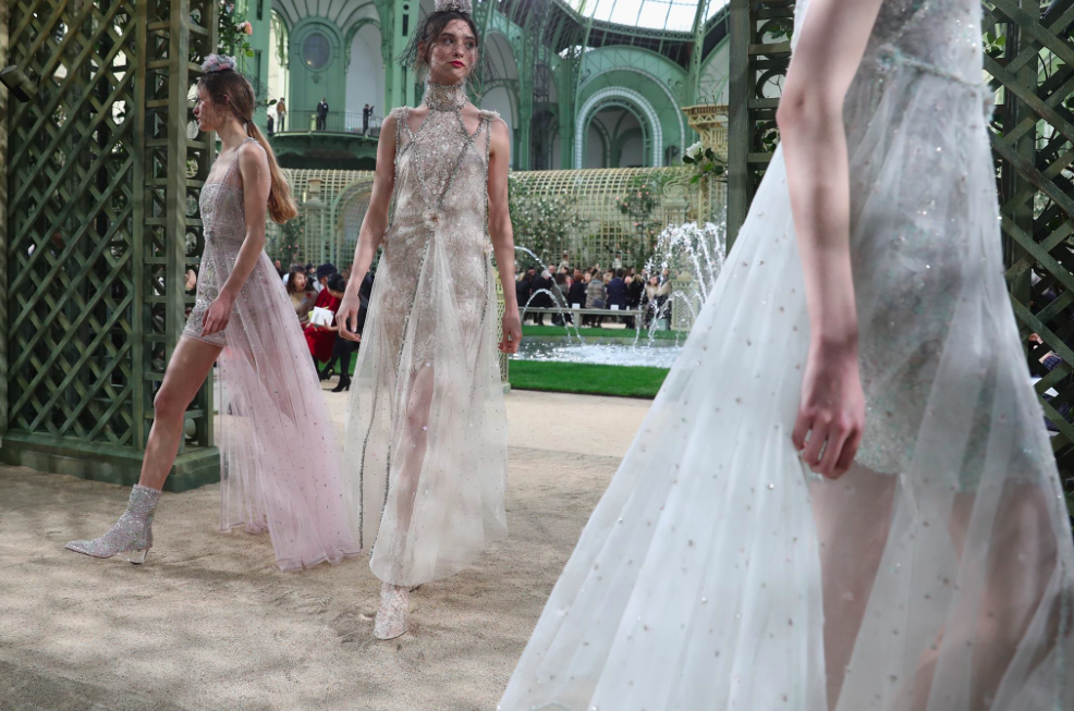 Chanel recrée le Jardin de Versailles pour son défilé haute couture printemps-été 2018