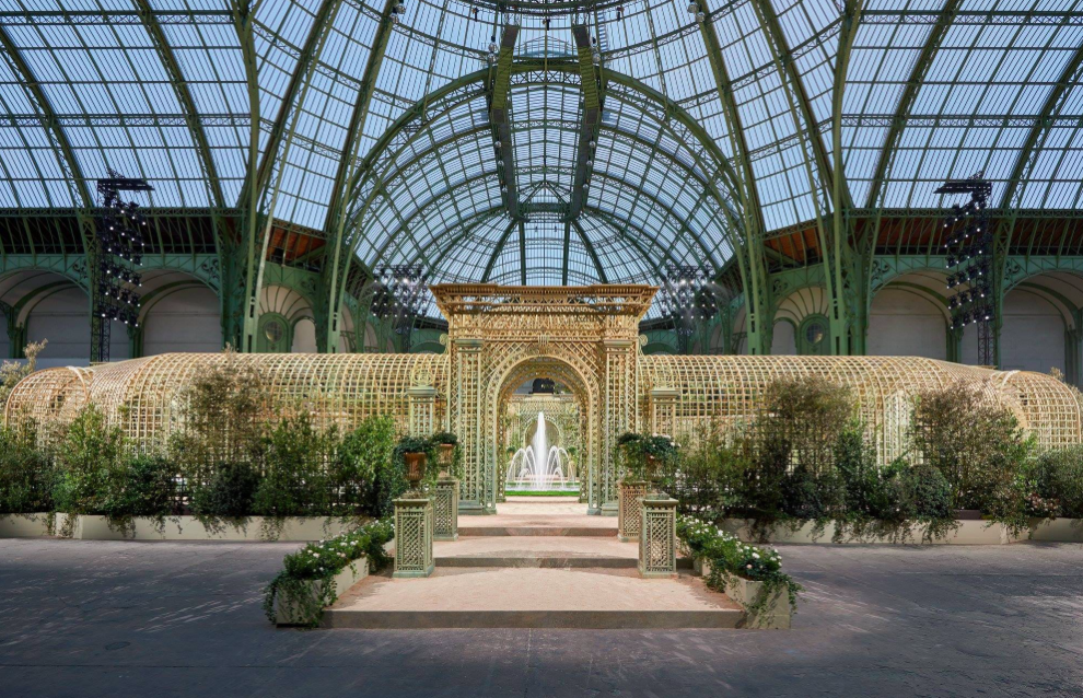 Chanel recrée le Jardin de Versailles pour son défilé haute couture printemps-été 2018 
