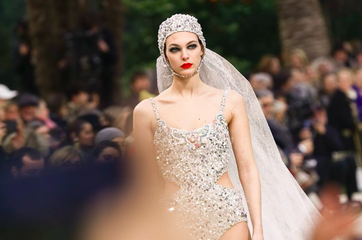 Haute couture printemps-été 2019 : Le défilé Chanel au Grand Palais