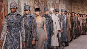 Le défilé Dior haute couture automne-hiver 2021-2022 au Musée Rodin