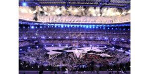 Les Jeux Olympiques de Paris 2024 ont été un triomphe, et leur clôture a été à la hauteur des attentes. De l’émotion des compétitions aux festivités de la cérémonie de clôture, Paris a offert au monde un spectacle grandiose. La performance d’ Aya pour l’ouverture des Jeux de Paris et la prestation d’Yseult ont magnifiquement conclu cet événement mondial, laissant une empreinte indélébile dans l’histoire des Jeux Olympiques.