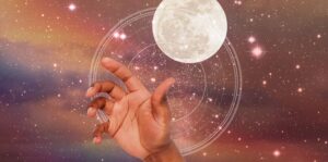 Cette semaine est marquée par l'influence puissante de la Pleine Lune en Cancer du 13 janvier, qui nous invite à explorer nos émotions les plus profondes et à nous recentrer sur nos besoins intérieurs. À mesure que la Lune décroît, nous entrons dans une période propice au lâcher-prise, à l’introspection et à la réévaluation de nos priorités pour avancer avec clarté.