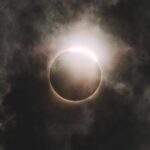 Nouvelle Lune en Vierge, Éclipse septembre, énergies automne, lâcher-prise, renouveau spirituel, méditation Nouvelle Lune.
