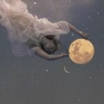C’est une nouvelle lune de bilan, de vérité intérieure et d’amour de soi, une invitation à ralentir, à ressentir, à écouter ce qui veut naître en toi avant même de vouloir agir.