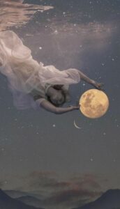 C’est une nouvelle lune de bilan, de vérité intérieure et d’amour de soi, une invitation à ralentir, à ressentir, à écouter ce qui veut naître en toi avant même de vouloir agir.