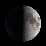 La Nouvelle Lune de ce 17 avril 2026 dans le signe du Bélier. Son message clé ? Le feu du commencement et la guérison par l’action.