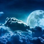 Le 31 mai 2026, à 10h45, la Lune se lève pleine pour la deuxième fois ce mois de mai — en Sagittaire. Deux pleines lunes dans le même mois calendaire. C'est ça, une Lune Bleue.